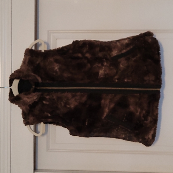 Reversible faux fur vest - Picture 1 of 10